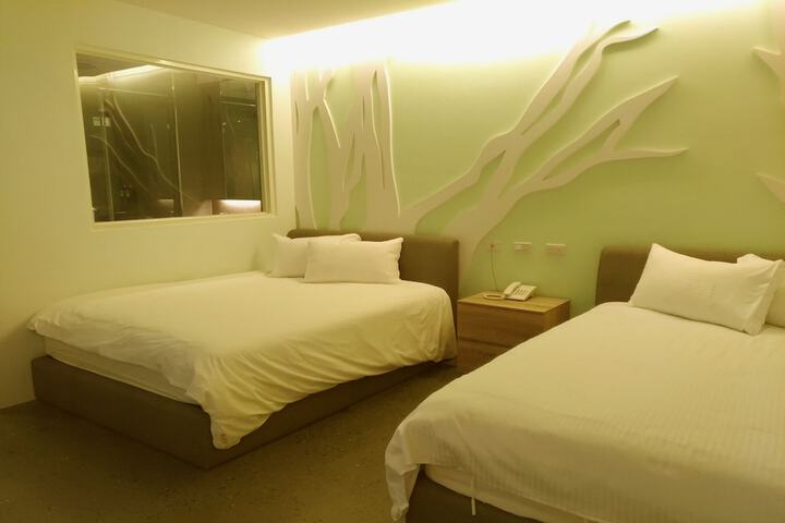 Room 14 of 118