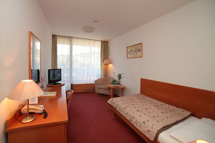 Room 6 of 87