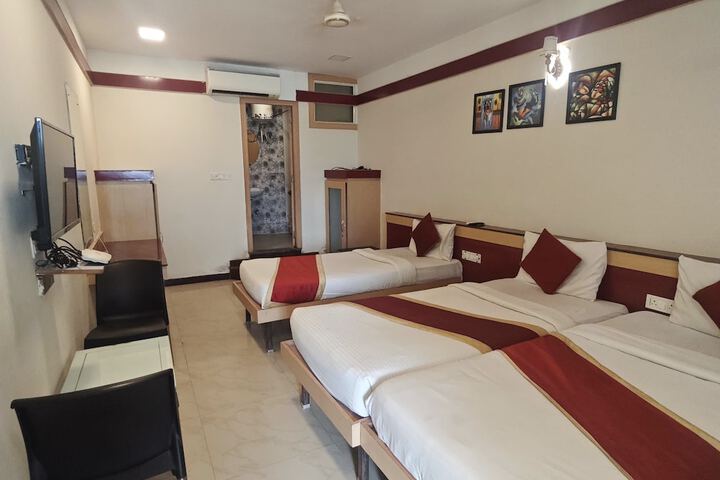 Room 4 of 17