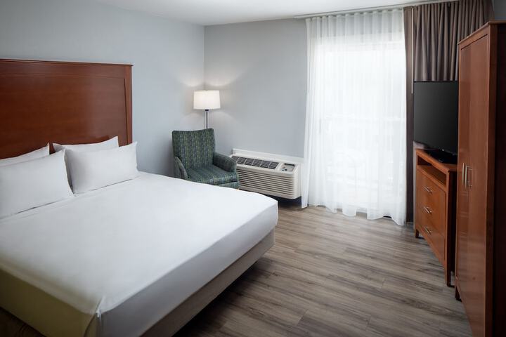 Standard King Bed Balcony (7 of 15)