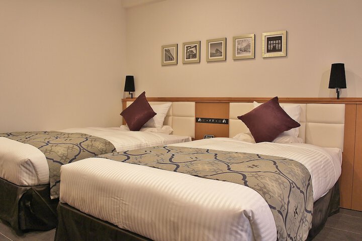 Room 13 of 62
