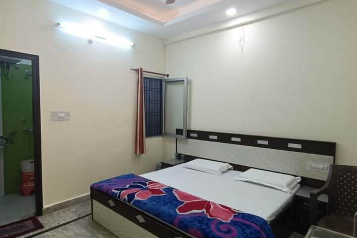 Room 5 of 19