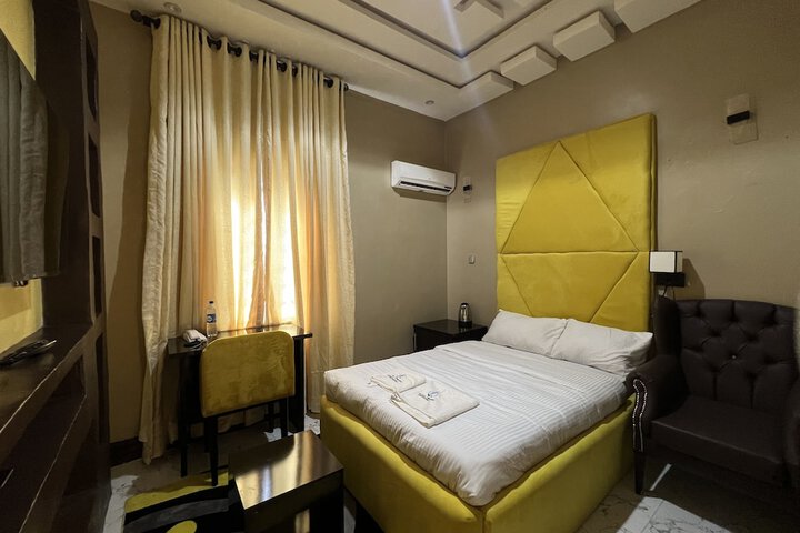 Room 12 of 50