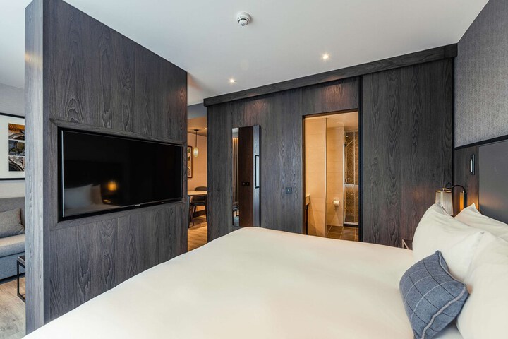 Room 52 of 132