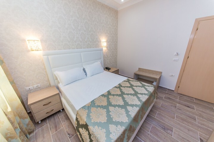 Room 7 of 48