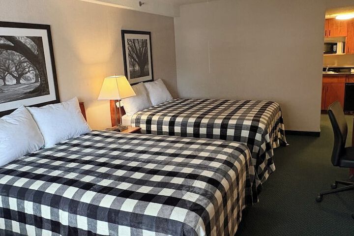 Room 4 of 25