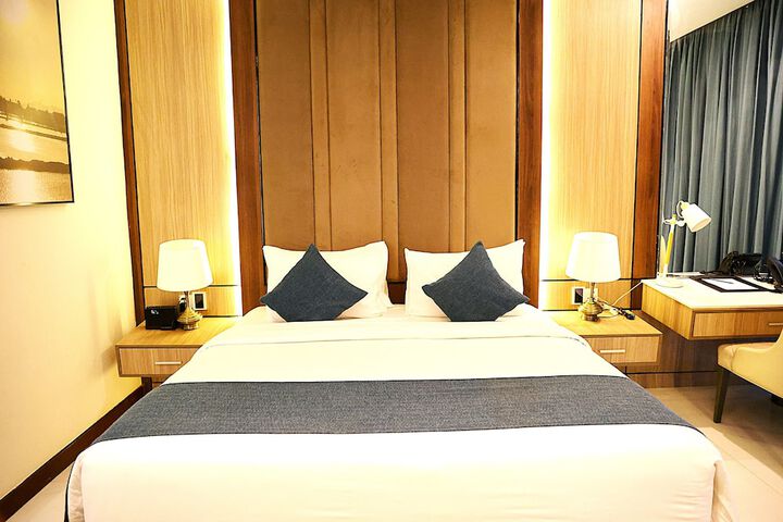 Room 33 of 313