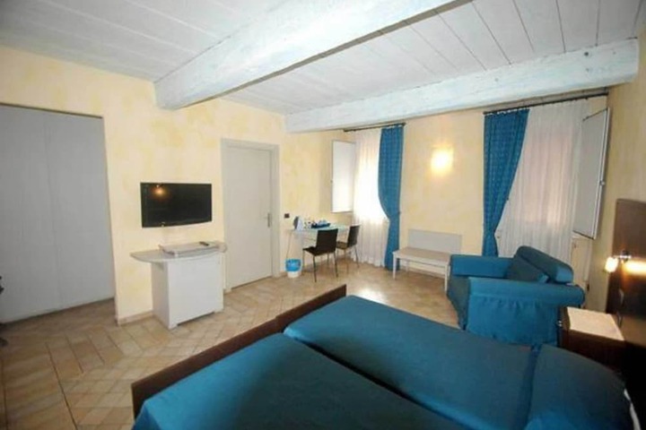 Room 19 of 39