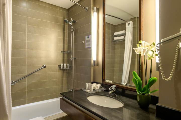 Room 43 of 120