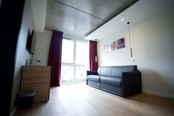 Room 44 of 94