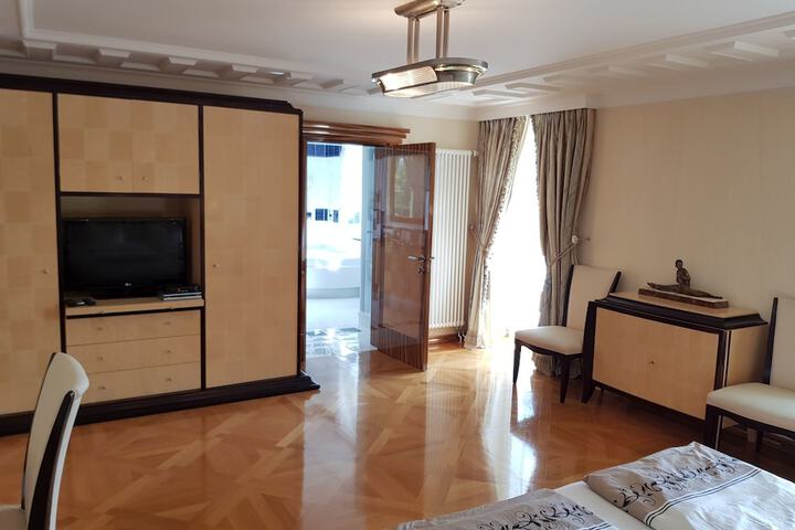 Room 15 of 30