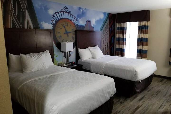 1 Queen Bed Accessible (7 of 7)