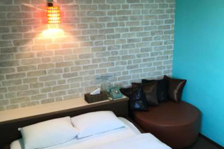 Room 9 of 37