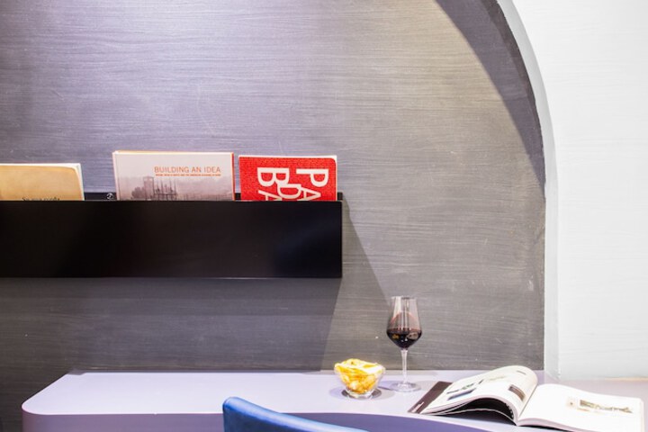 Lounge 70 of 78