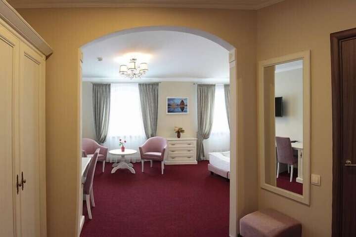 Room 21 of 33