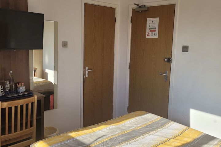 Room 20 of 104