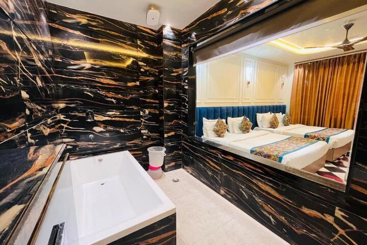 Room 19 of 28