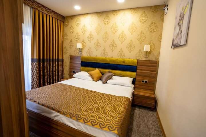 Room 2 of 28