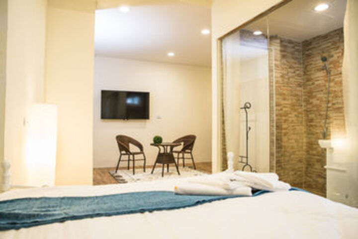 Room 5 of 11