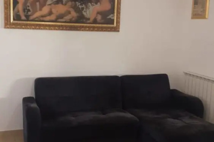 Room 6 of 12