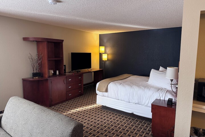 1 King Bed (12 of 13)