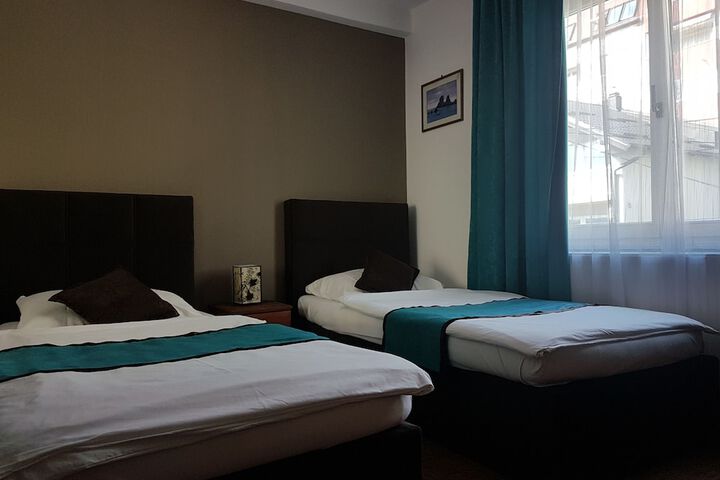 Room 13 of 22
