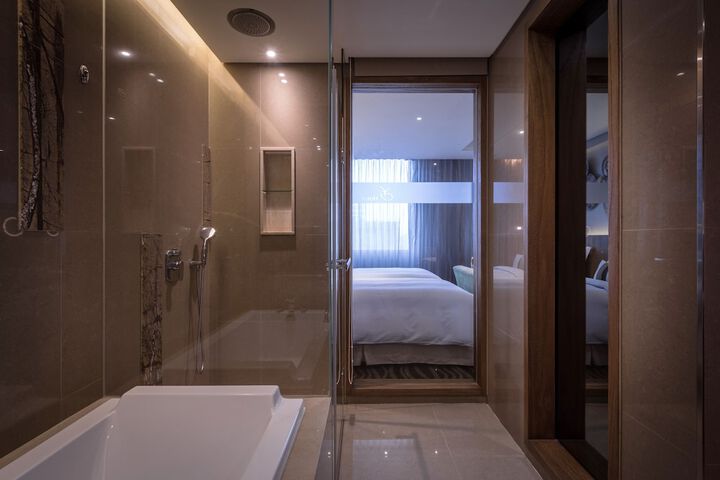 Room 28 of 87