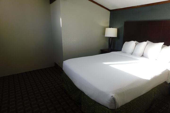 2 Queen Beds Deluxe Room (19 of 41)