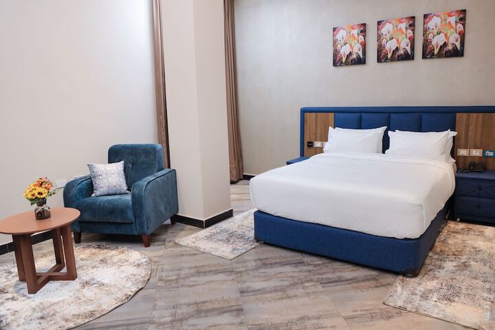 Room 6 of 25