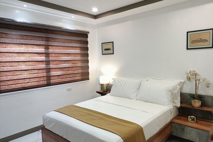 Room 2 of 20