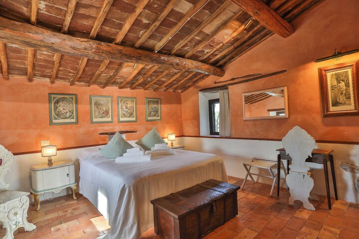 Room 8 of 25
