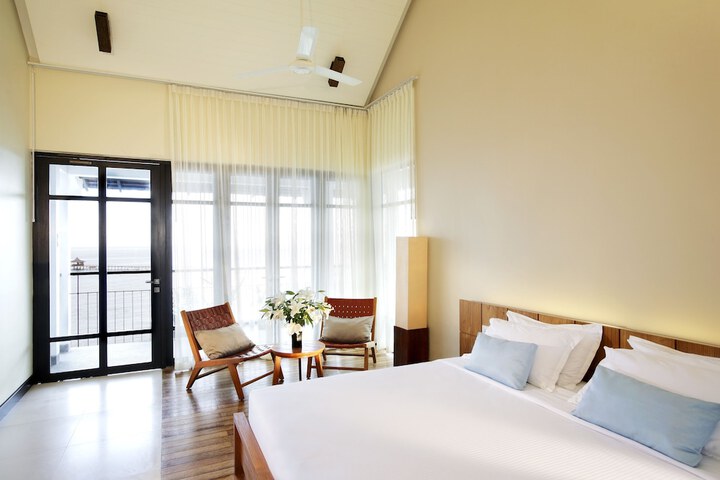 Room 4 of 98