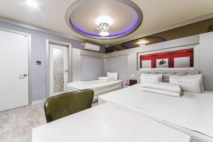 Room 5 of 24