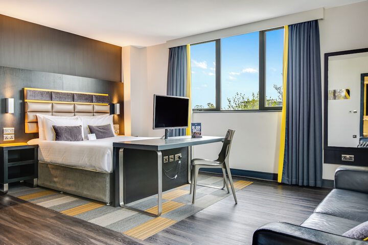 Room 17 of 42