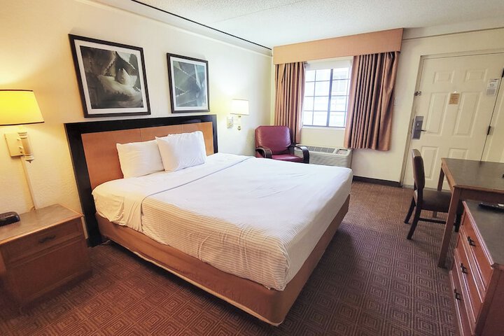 Room 7 of 10