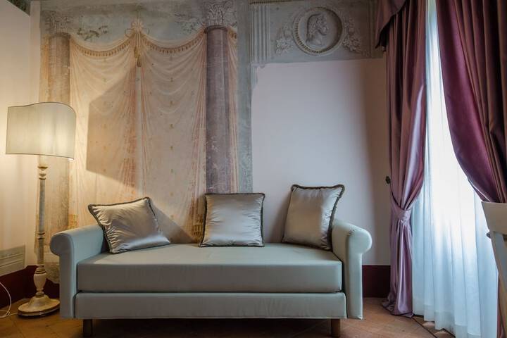 Room 9 of 62