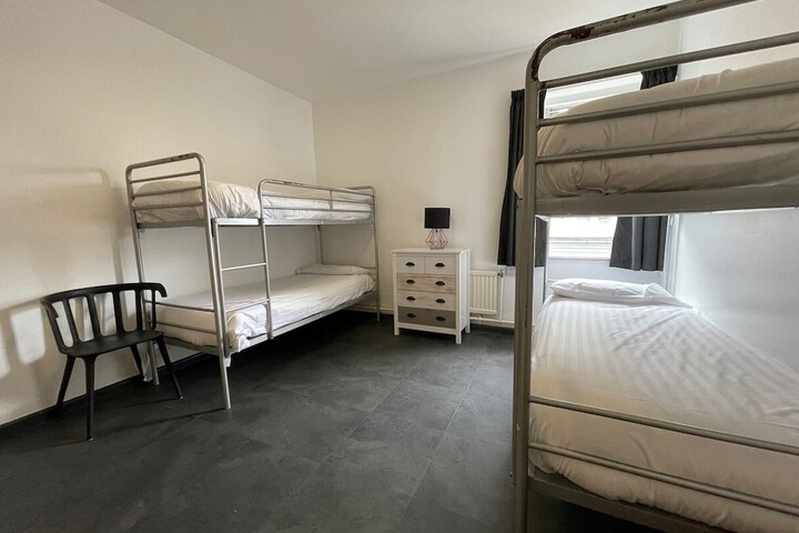 Room 13 of 33