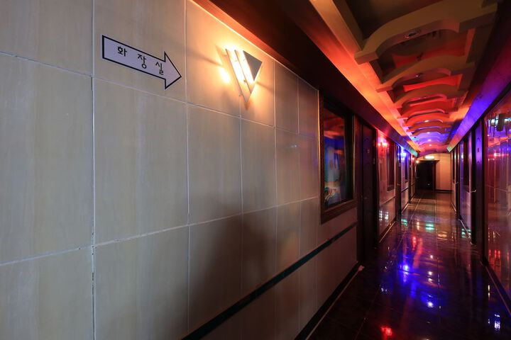 Ballroom/Hall 15 of 22