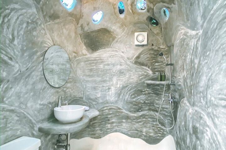Room 42 of 71