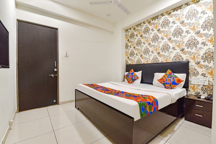 Room 9 of 20