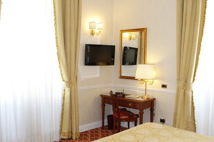 Room 33 of 73