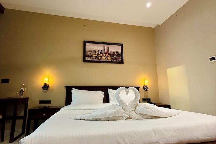 Room 4 of 103