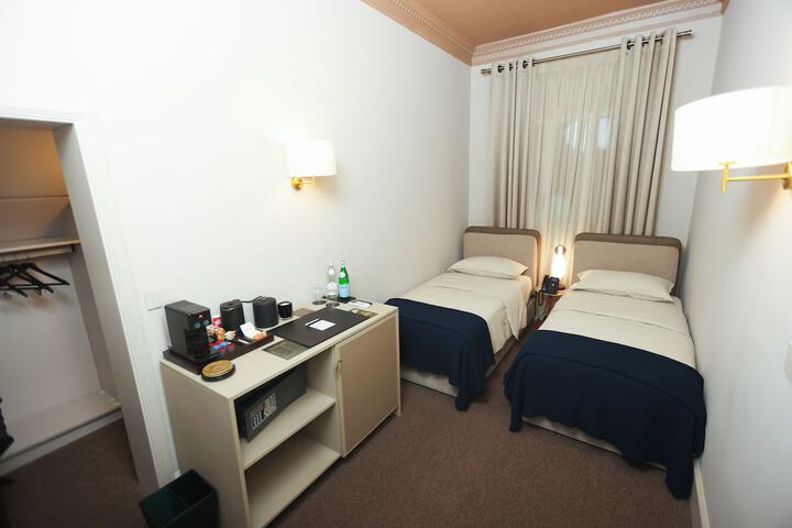 Room 8 of 72