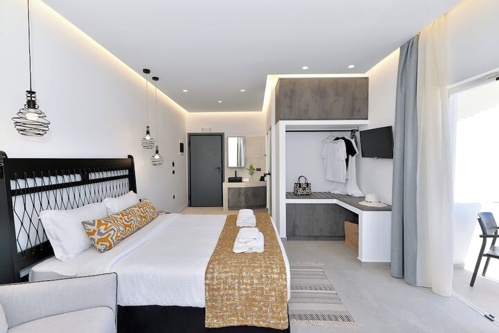 Room 14 of 102