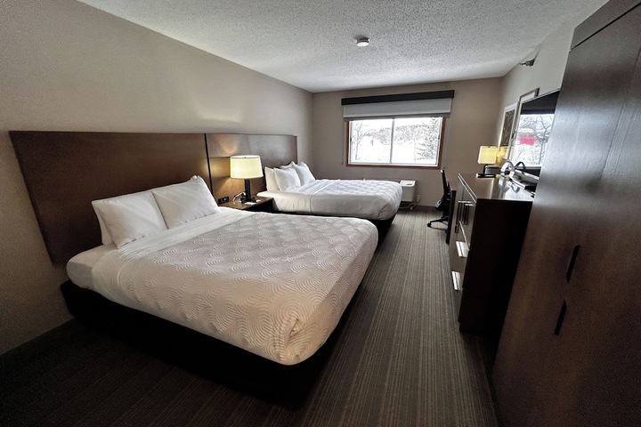 Room 6 of 28