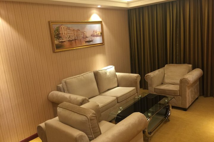 Room 11 of 17