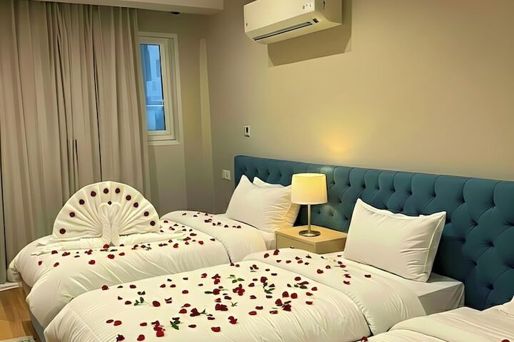 Room 9 of 77