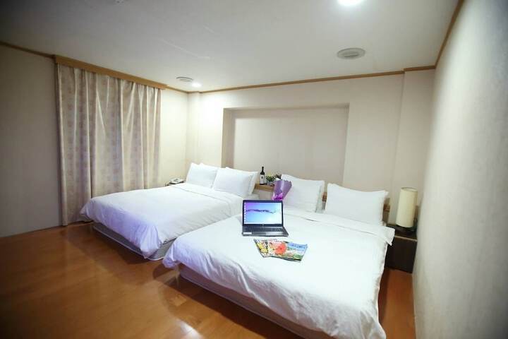 Room 12 of 46