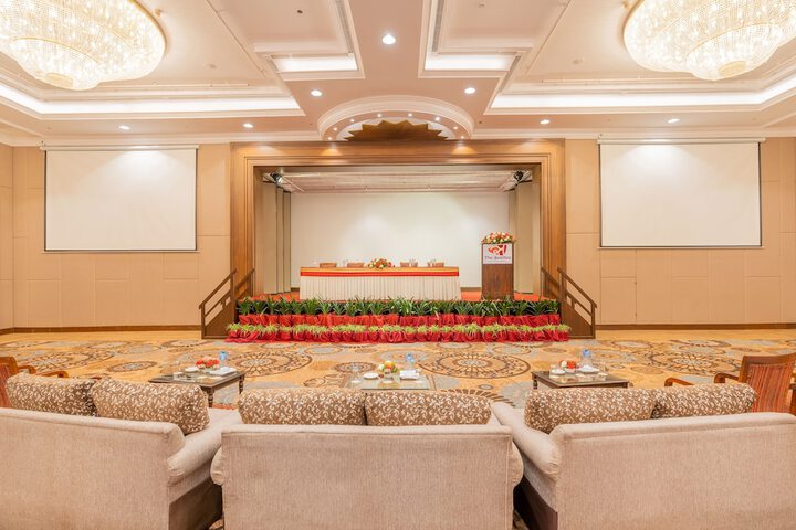 Ballroom/Hall 140 of 172