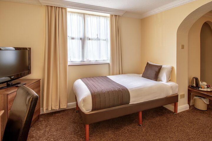 Room 15 of 141
